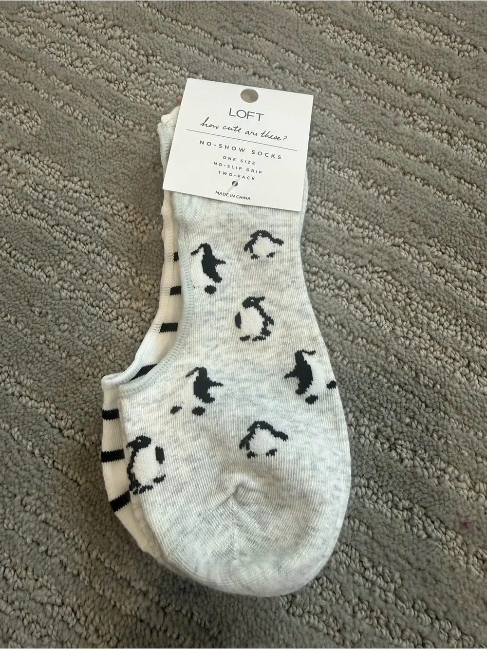NWT LOFT Penguin & Stripe No-Show Socks 2 Pack One Size Non-Slip Grip